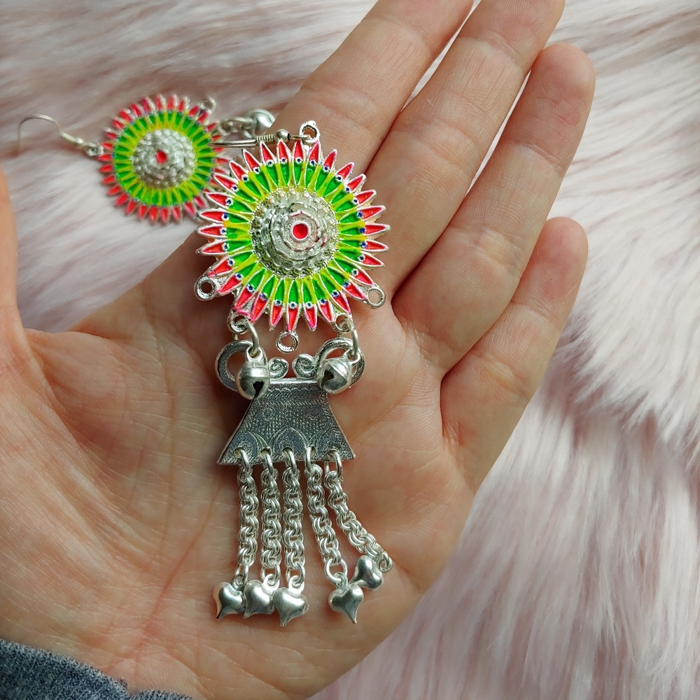 NWOT dangle earrings - Picture 2 of 3